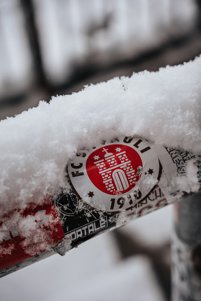 FCP08235 | Der offizielle Shop für FC St. Pauli Fotos. Wähle aus Spielszenen & Fanmomenten dein FCSP Wunschformat. Wir liefern Millerntor-Atmosphäre.