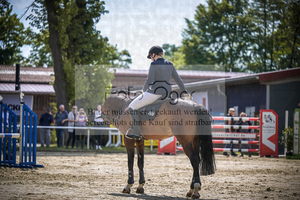 DOS_9773 | Entdecke hochwertige Reitturnierfotos von Foto Oger. Professionell, emotional und authentisch – jetzt Lieblingsmomente im Shop bestellen.Deutschlandweite Turnierfotografie. - Realisiert mit Pictrs.com