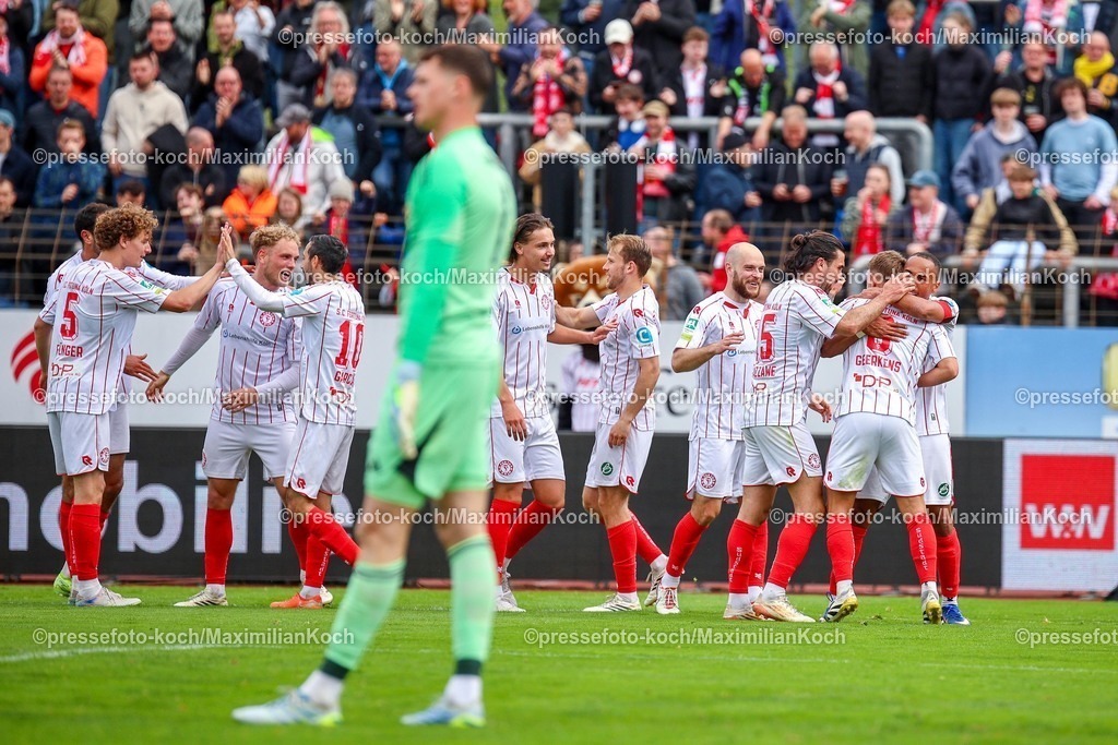 xsefx12042601023 | 12.04.2026, xsefx, Fußball, Regionalliga West, SC Fortuna Köln - FC Schalke 04 II (U23), 29. Spieltag, Südstadion Köln, Saison 2025 2026: Torjubel Jubel nach dem Tor von Timo Bornemann. DFB regulations prohibit any use of photographs as image sequences and or quasi-video. Photo: xSabinexEffgenxPressefotoKochx