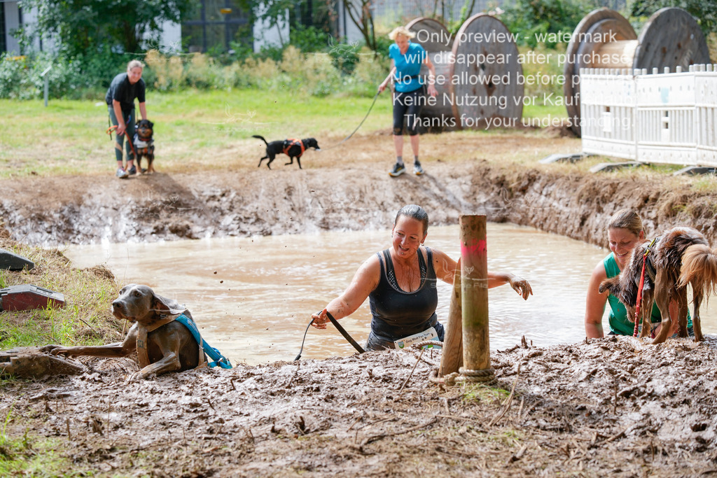 Schlamm_mit_Hund (229 von 460) | stephaniefillaphotographie - Realisiert mit Pictrs.com