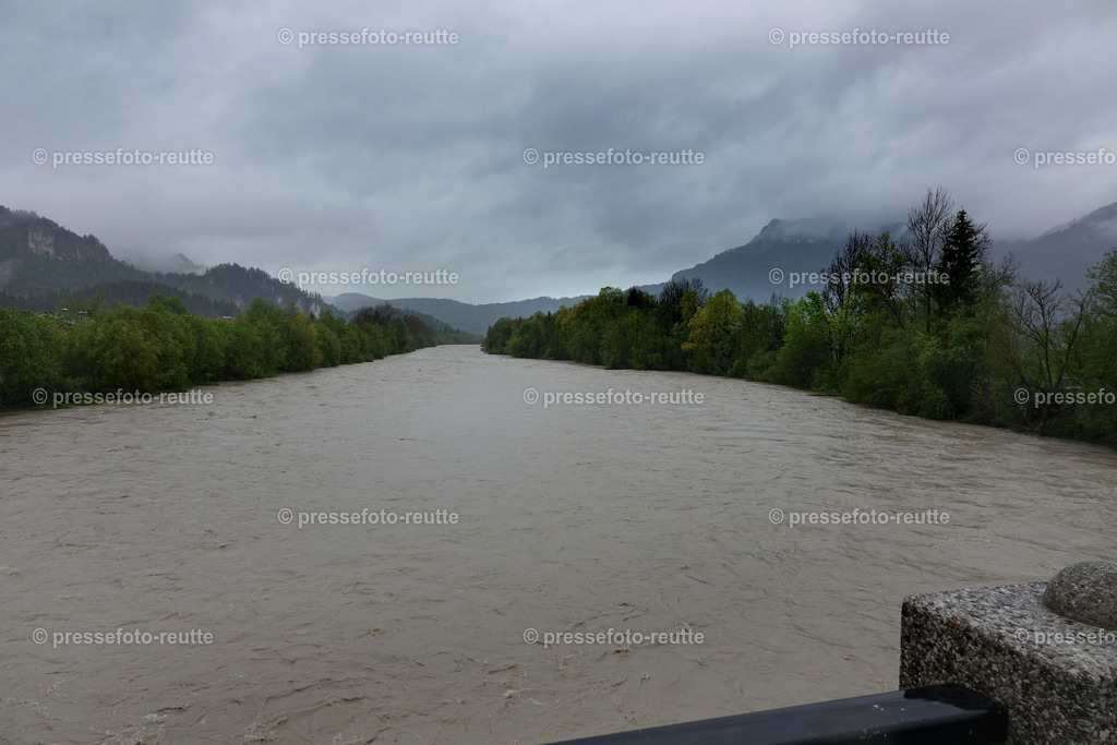 welltvi-Lechbruecke_Reutte-Lechaschau-Hochwasser-21052019-DSD01473 | Info aus dem Bezirk Reutte/Ausserfern Tirol sowie eine umfangreiche Bilddatenbank über die gesamte Region: Lechtal, Talkessel Reutte, Tannheimertal, Zwischentoren. Lech, Plansee, Zugspitze, Grenztunnel, B179, Fernpassstraße, Verkehr, Lawinen, Tradition, - Realisiert mit Pictrs.com