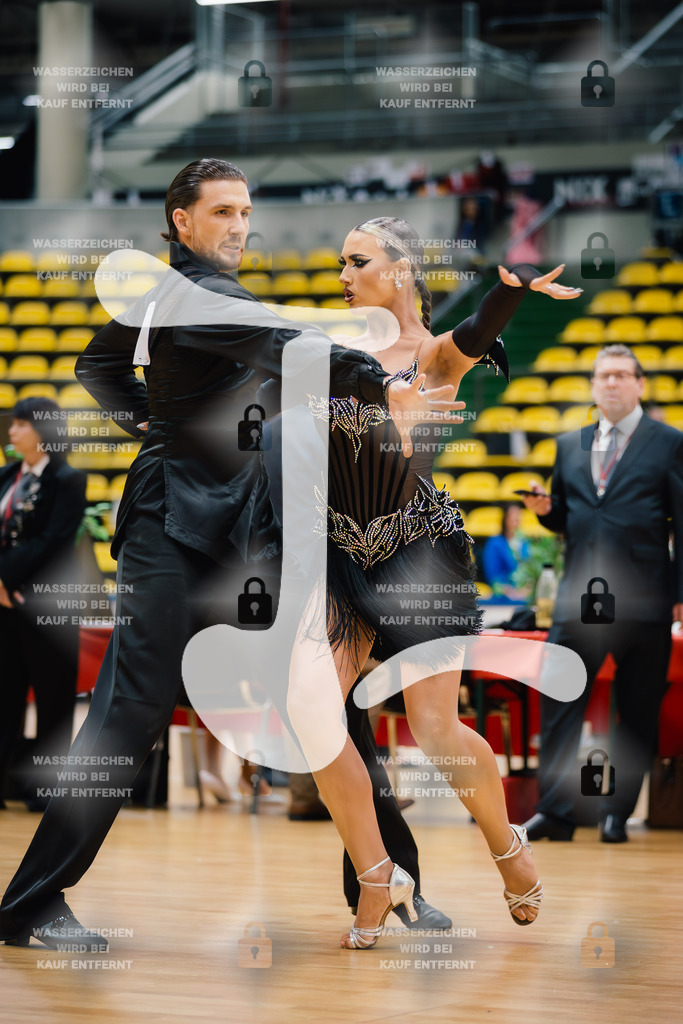 Hessen Tanzt WDSF International Open Latin 11th (43) Justin Lauer _ Rita Schumichin (TSC Saltatio Neustadt im TV 1860 Mußbach)-2025-05-18-4548 | Webshop for digital downloads and prints of dance sport, event & show photographer Julian Link - Realisiert mit Pictrs.com