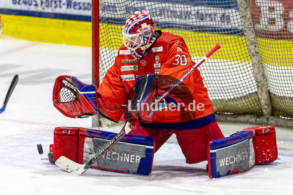 EC Peiting vs ECDC Memmingen | Eishockey Oberliga Süd 2023/2024, EC Peiting vs ECDC Memmingen, 20231103,
Save von Konrad FIEDLER (ECP Goali 30),
2023-11-03 in Peiting (Eisstadion)
30 Konrad FIEDLER (ECP Goali 30)
Copyright: WolfgangxLindner foto-lindner.de