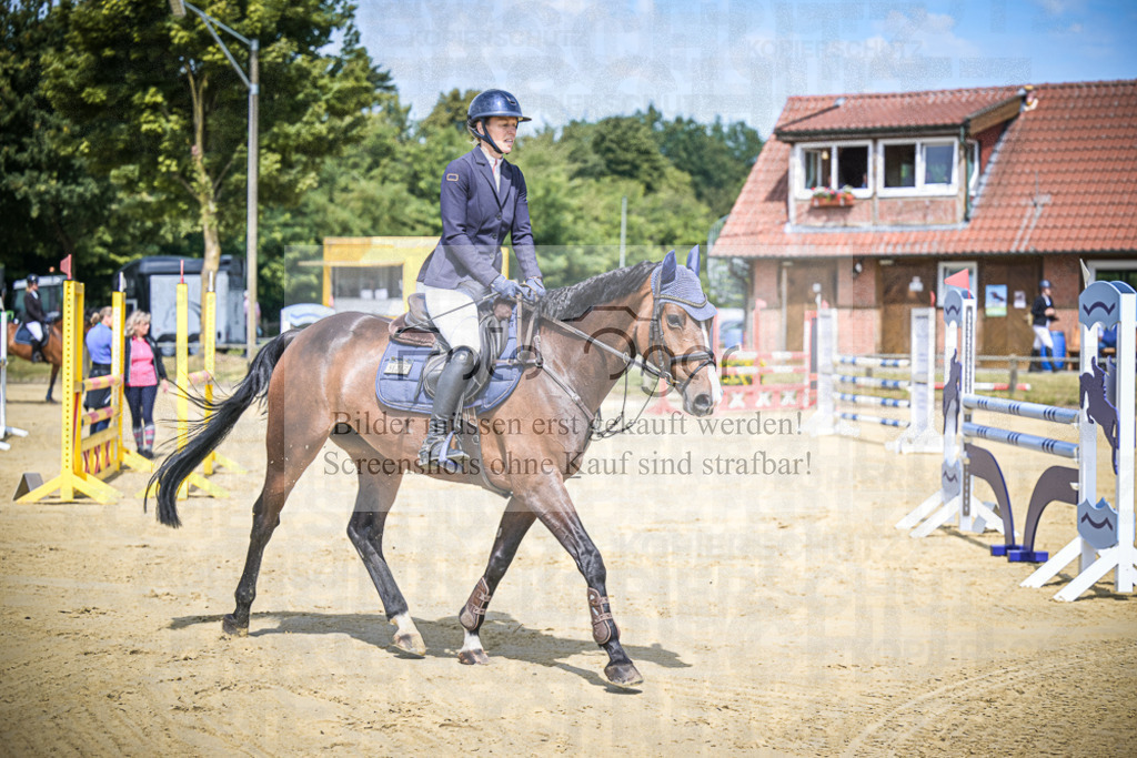 DOS_7120 | Entdecke hochwertige Reitturnierfotos von Foto Oger. Professionell, emotional und authentisch – jetzt Lieblingsmomente im Shop bestellen.Deutschlandweite Turnierfotografie. - Realisiert mit Pictrs.com