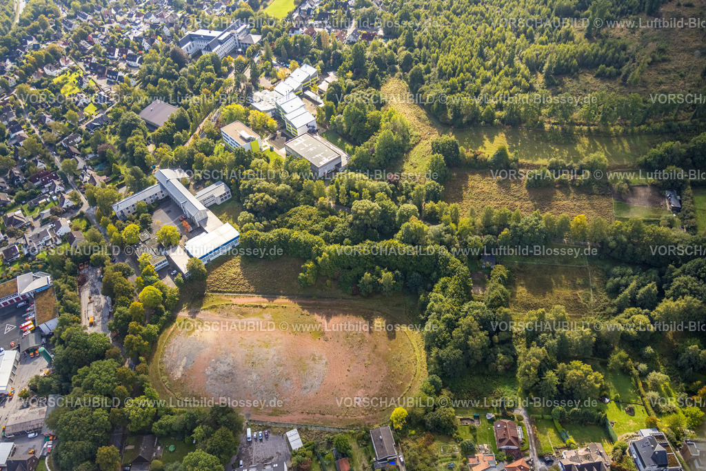 Menden220901430 | Luftbild, Städt. Gesamtschule Menden, alter Sportplatz, Menden, Ruhrgebiet, Nordrhein-Westfalen, Deutschland