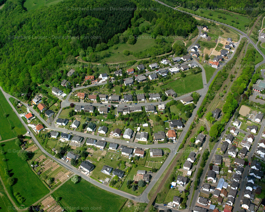 2610340 | EISEMROTH 09.06.2006 Wohngebiet einer Einfamilienhaus- Siedlung  in Eisemroth im Bundesland Hessen, Deutschland // Single-family residential area of settlement  in Eisemroth in the state Hesse, Germany Foto: Gerhard Launer