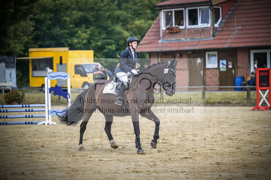 DOS_9853 | Entdecke hochwertige Reitturnierfotos von Foto Oger. Professionell, emotional und authentisch – jetzt Lieblingsmomente im Shop bestellen.Deutschlandweite Turnierfotografie. - Realisiert mit Pictrs.com