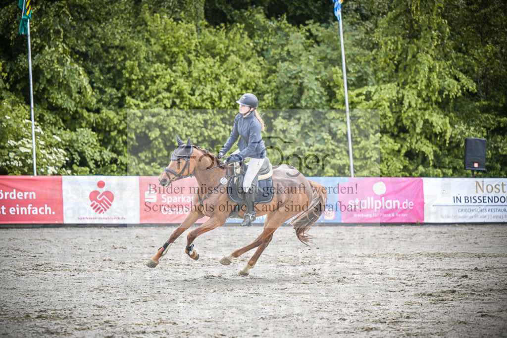 DOS_7571 | Entdecke hochwertige Reitturnierfotos von Foto Oger. Professionell, emotional und authentisch – jetzt Lieblingsmomente im Shop bestellen.Deutschlandweite Turnierfotografie. - Realisiert mit Pictrs.com