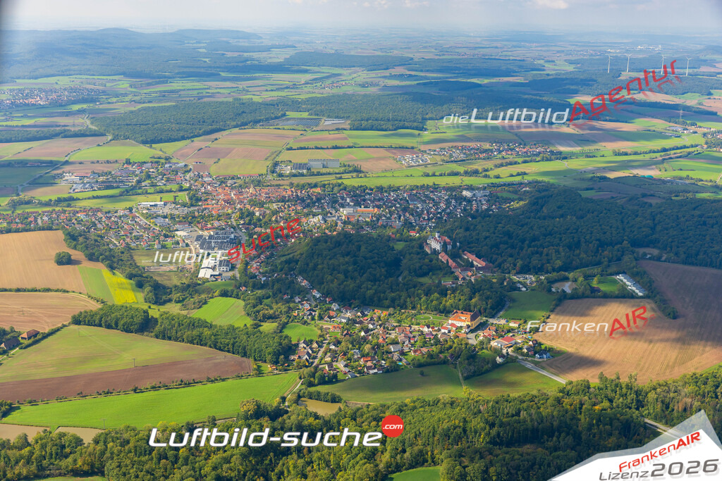Luftaufnahme der Stadt Scheinfeld - Die Luftaufnahme wurde 2025 vom UL-Flugzeug heraus erstellt ( keine Drohne ) - Hochauflösende Luftaufnahme - für professionelle Ausdrucke geeignet. Die Geschenkidee !Mit Lizenz und Bildrechte bestellbar