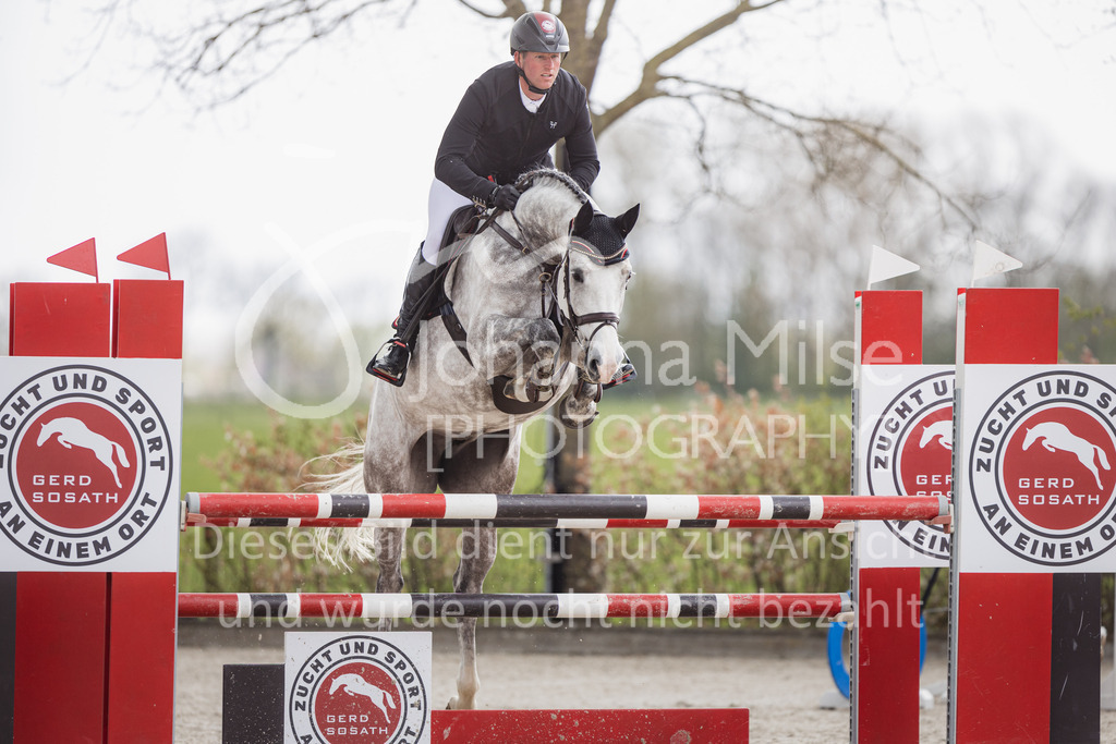 230425_HofSosath_SprPf-M-500 | Deine schönsten Turniermomente als professionelle Fotos! Entdecke hochwertige Pferdesport-Fotografie im Online-Shop. Jetzt Fotos finden & bestellen!