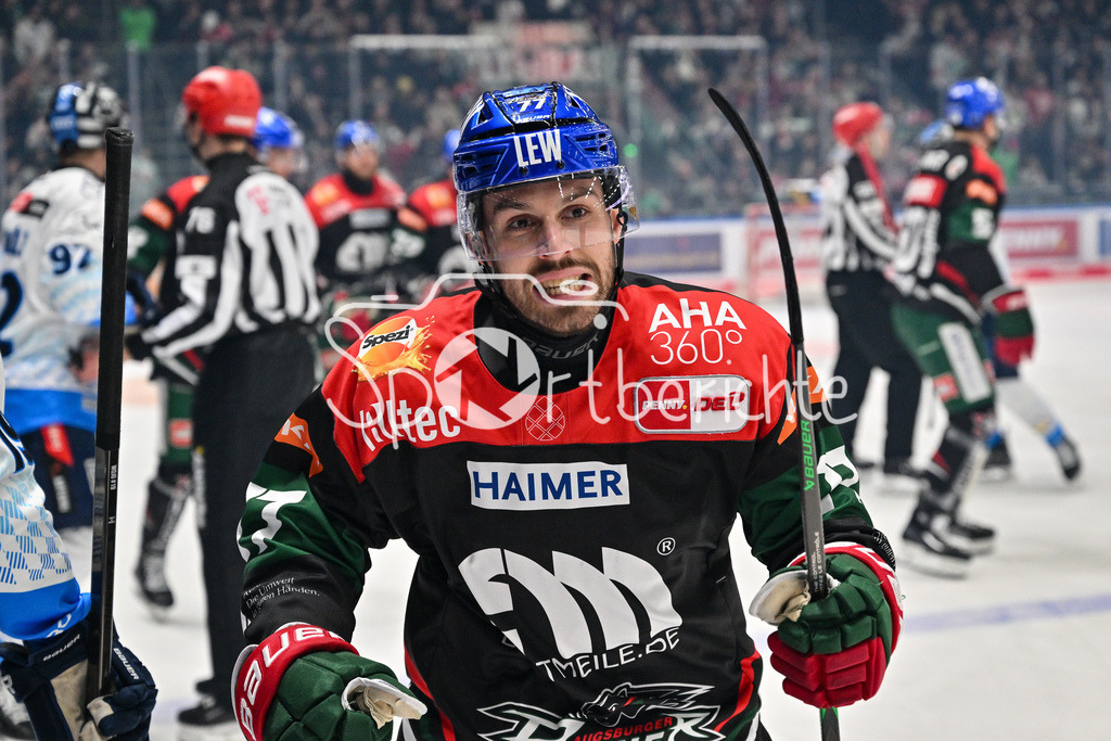 Augsburger Panther - ERC Ingolstadt | Jubel der Panther nach dem Treffer zum 1-0 druch Luca TOSTO (Augsburger Panther #77) / Freude / Happy / Tor / Torschuetze / DEL: Augsburger Panther - ERC Ingolstadt, Curt Frenzel Stadion am 26.01.2025