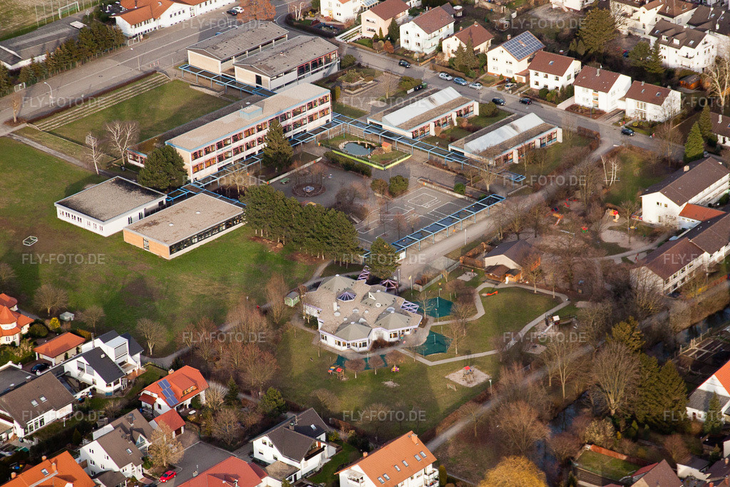 Luftbild: Schönbornschule im Ortsteil Karlsdorf in Karlsdorf-Neuthard im Bundesland Baden-Württemberg in Deutschland. Foto: IMG_24630.jpg vom 27.02.2010 durch Werner Riehm/FLY-FOTO.de