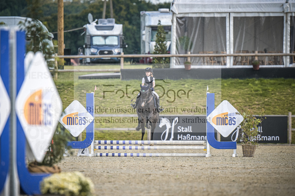 DOS_0323 | Entdecke hochwertige Reitturnierfotos von Foto Oger. Professionell, emotional und authentisch – jetzt Lieblingsmomente im Shop bestellen. - Realisiert mit Pictrs.com