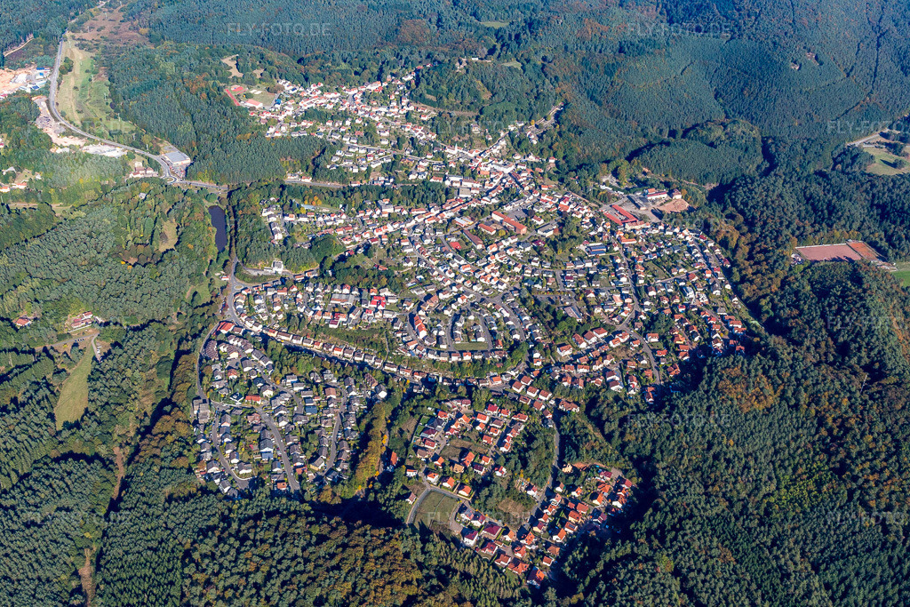Luftbild: Ortsansicht von Südwesten in Lemberg im Bundesland Rheinland-Pfalz in Deutschland. Foto: IMG_095201.jpg vom 16.10.2016 durch Werner Riehm/FLY-FOTO.de
