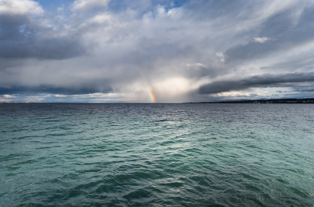 Regenbogen über dem Bodensee | Regenbogen und viele Wolken über dem Bodensee - Realized with Pictrs.com