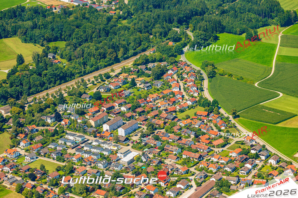 Luftaufnahme von Aßling Vs Google Maps- Die Luftaufnahme wurde 2025 vom UL-Flugzeug heraus erstellt ( keine Drohne ) - Hochauflösende Luftaufnahme - für professionelle Ausdrucke geeignet. Die Geschenkidee !Mit Lizenz und Bildrechte bestellbar