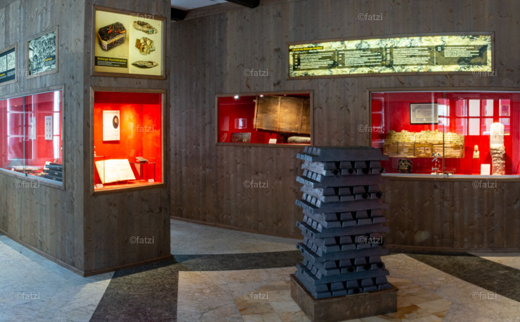 Bergbau-Museum Innen _fatzi_20230908-155247-Pano | Fatzi Bilder-Archiv! 
Die Bilder sind für private Nutzung lizenzfrei. Die kommerzielle Nutzung ist möglich und erwünscht, jedoch bitte ich um vorherige Kontaktaufnahme per E-Mail (info@fatzi.at) oder unter +43 650 7828269 - Realisiert mit Pictrs.com