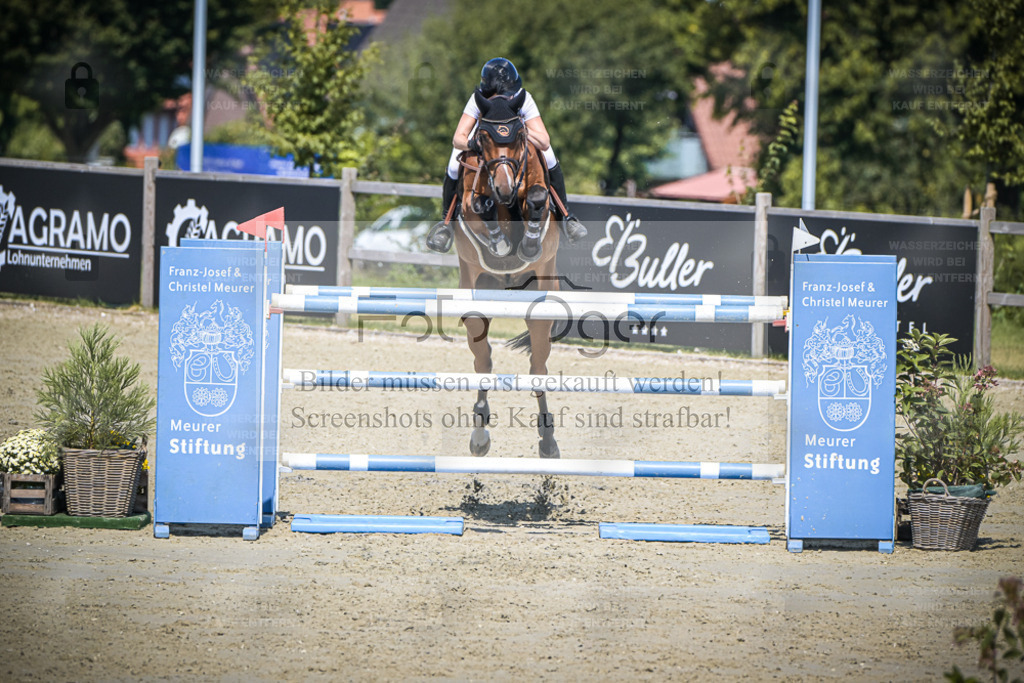 DOS_2460 | Entdecke hochwertige Reitturnierfotos von Foto Oger. Professionell, emotional und authentisch – jetzt Lieblingsmomente im Shop bestellen. - Realisiert mit Pictrs.com