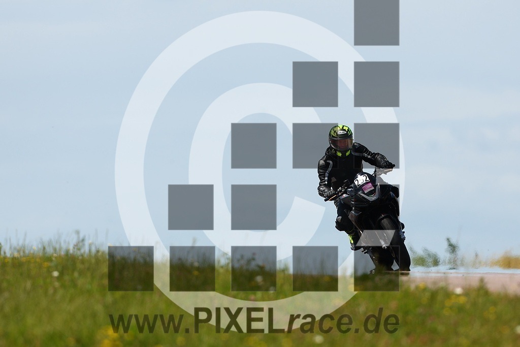 0252-20260606_02435 | Schöne Erinnerungen an spannende Momente - das festzuhalten ist unser Job. PIXELrace.de ist seit 2003 auf den Rennstrecken Europas unterwegs um die Action draußen beim Fahren und die wunderbare Stimmung imm Fahrerlager für euch einzufangen.
