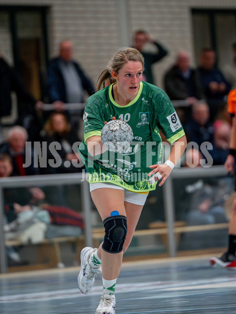 Handball I Frauen I Saison 2025-2026 I 3. Liga Staffel Nord I 10. Spieltag I SC SFN Vechta - HSG Blomberg-Lippe II I 0826 | Svenja Ruhöfer (10, SC SFN Vechta) - Realisiert mit Pictrs.com