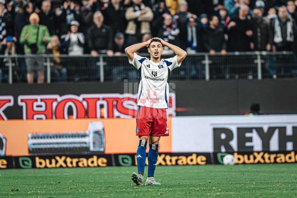 Fußball | Männer | Saison 2024/2025 | 2. Fußball-Bundesliga | 23. Spieltag | Hamburger SV vs. 1. FC Kaiserslautern | 21.02.2025 | William Mikelbrencis (#2, HSV) ärgert sich