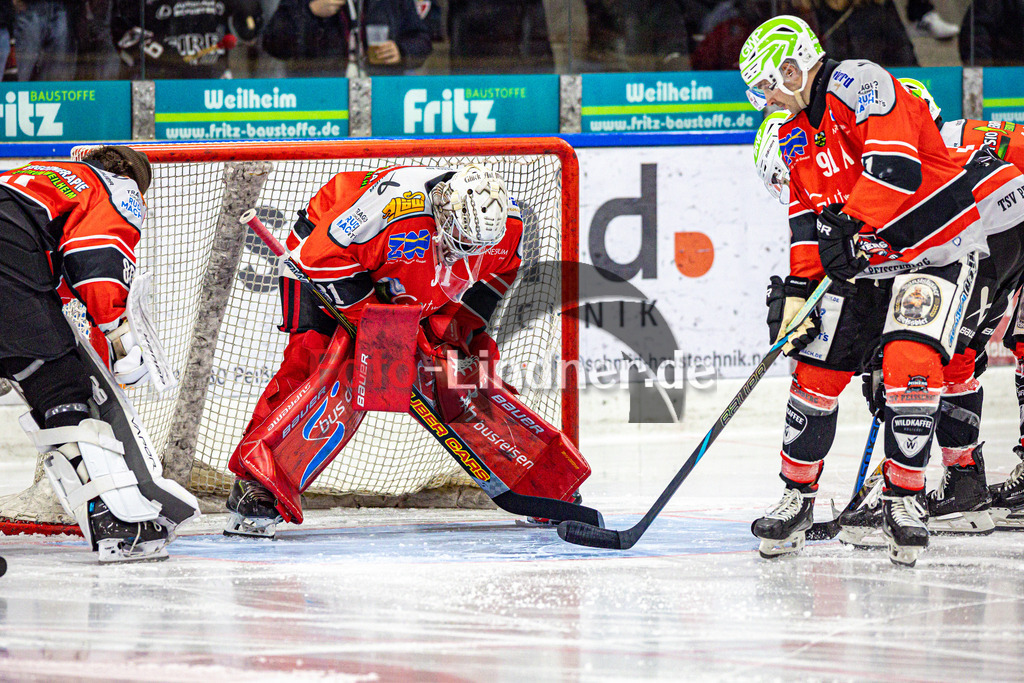 TSV Peißenberg MINERS gegen EHC Königsbrunn PINGUINE | Eishockey Bayernliga Herren Playoffs Viertelfinale 2024/25 - Spiel 2 von 7, TSV Peißenberg MINERS gegen EHC Königsbrunn PINGUINE, 20250209,Konzentration vor Spielbeginn,2025-02-09 in Peißenberg (Eisstadion Peißenberg)Korbinian SERTL (MINERS Goali 31)Copyright: WolfgangxLindner foto-lindner.de