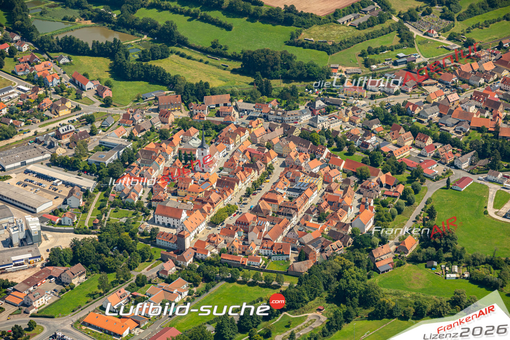 Das Luftbild zeigt :  Schlüsselfeld - Die Luftaufnahme wurde 2024 vom UL-Flugzeug aus erstellt ( keine Drohne ) - Hochauflösende Luftaufnahme - Für grossformatige Ausdrucke geeignet. Die Geschenkidee !Mit Lizenz und Bildrechte bestellbar