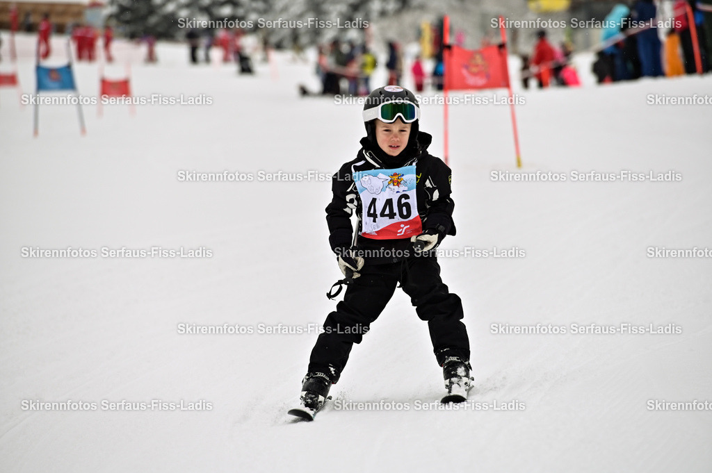SRF_20.02.2026_0259 | Skirennfotos,Serfaus,Fiss,Ladis,Kinderskirennen,Winter,Tirol,Oberland,skirace,SFL,feelfree,weil wir's genießen,ski,Ski,skifahren,Sonnenplateau, - Realisiert mit Pictrs.com