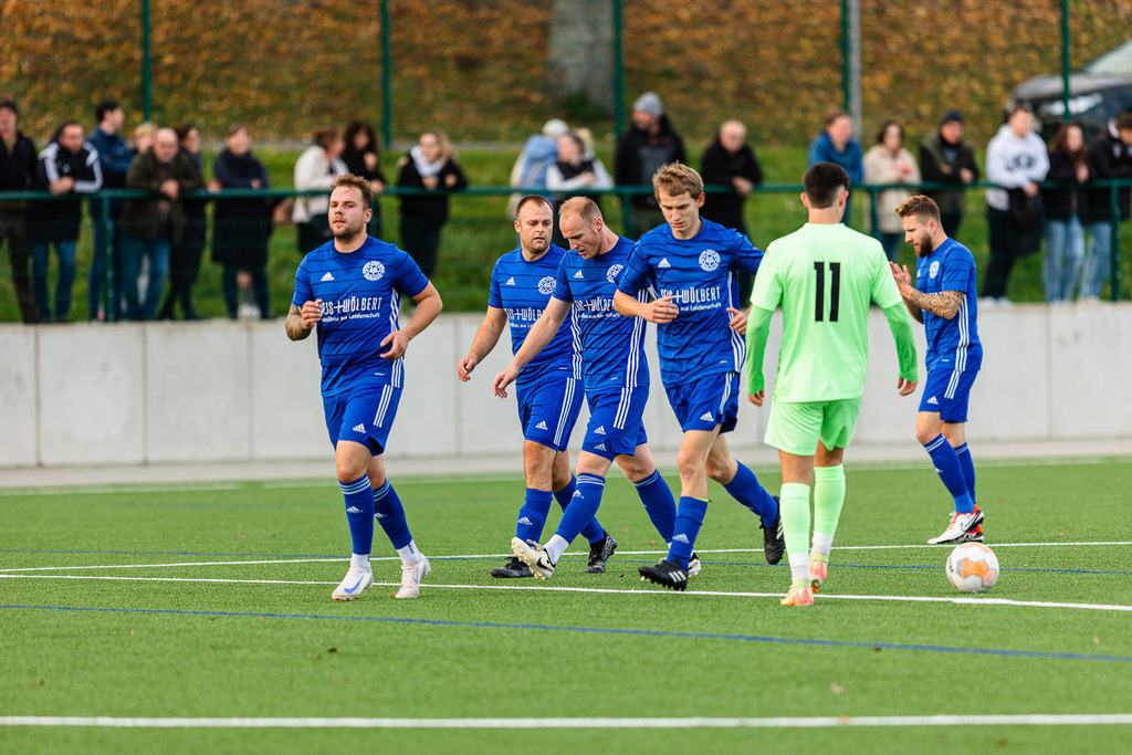 SG Morshausen - FC Karbach II | Sportfotografie Hermann-Josef Stoffel - Realisiert mit Pictrs.com