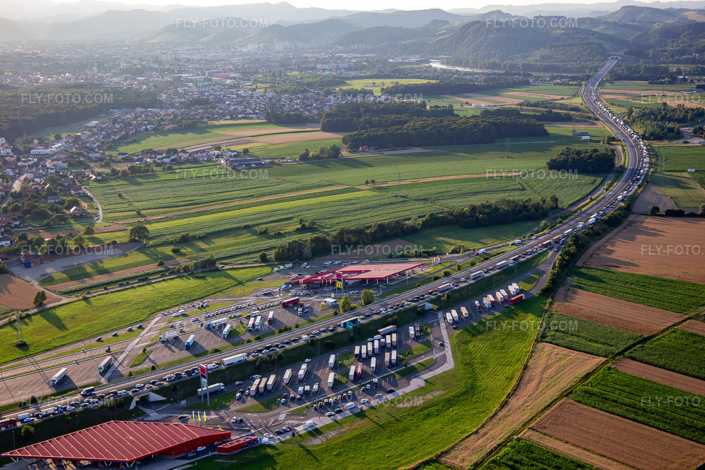 Aerial view: Petrol service area - Bencinski servis - Maribor AC Vzhod on the E59 in the district Zrkovci in Maribor in the state Slovenia, Slovenia.Photo: IMG_137379.jpg taken on 07/08/2023 by Werner Riehm/FLY-FOTO.comResolution of the original: 5472 x 3648 pxPetrol | Energija za življenje