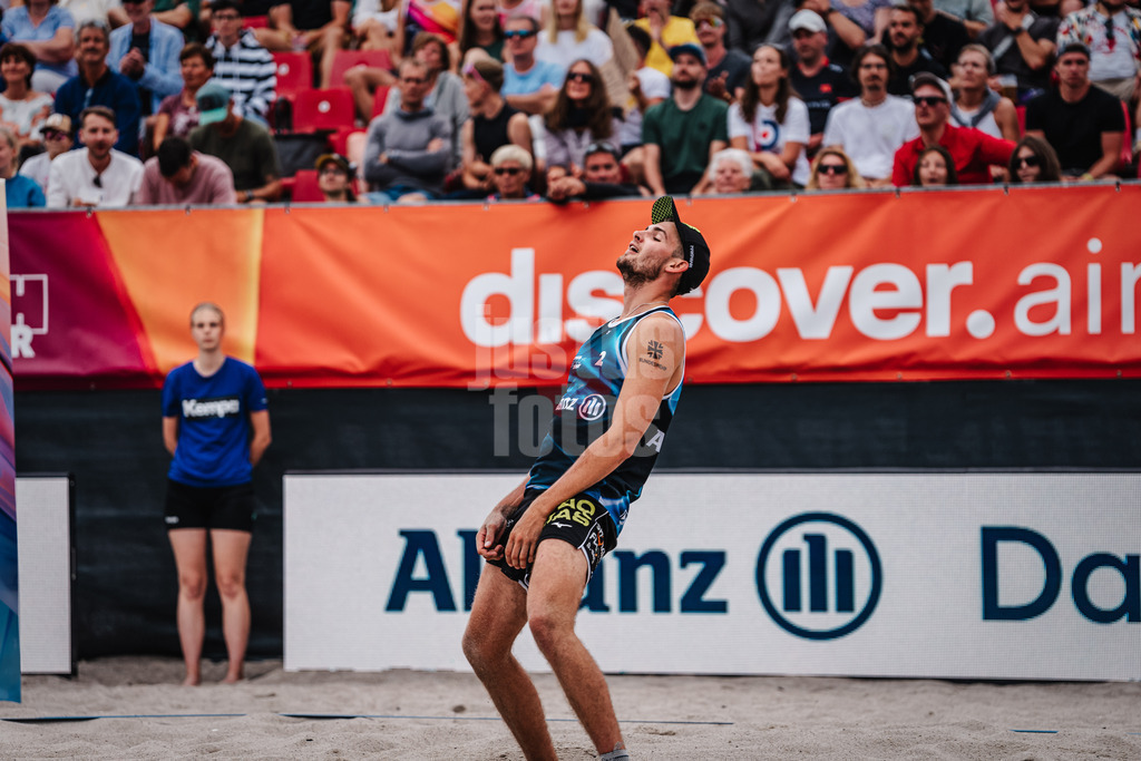 Beachvolleyball | Männer | Allianz German Beach Tour 2024 | Tourstop Kühlungsborn 2 | 17.08.2024 | Benedikt Sagstetter ärgert sich