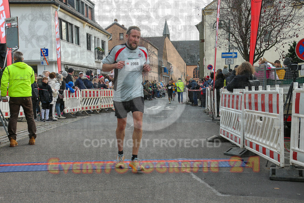 221127_1217_EX1_2347 | Sportfotografie im Rhein-Sieg Kreis, Köln, Bonn, NRW, Rheinland Pfalz, Hessen, etc. Unser Tätigkeitsfeld umfasst den Laufsport vom Volkslauf über den Marathon, Duathlon, Triathon bis zum Ultralauf wie Kölnpfad Ultra oder Schindertrail.