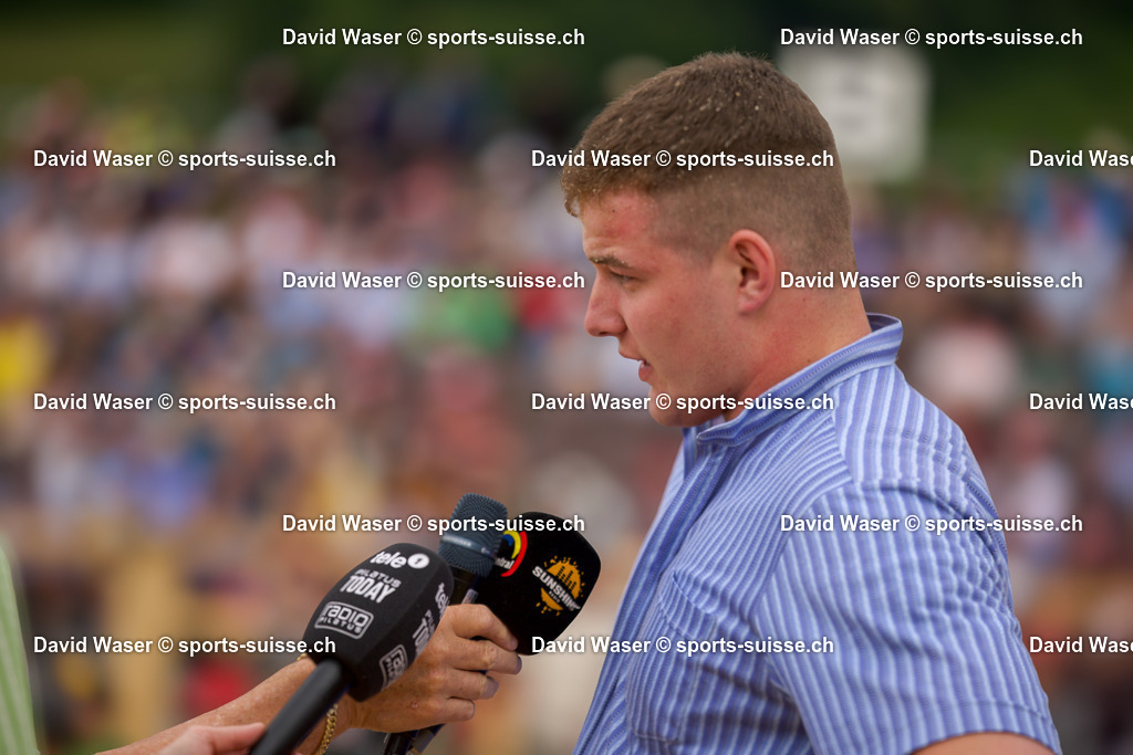 Vainqueur de la Finale Bissig Lukas __ sur Bürli Roger __ 101. Urner Kantonales Schwingfest Attinghausen le 26.05.24 (8) | sports-suisse.ch