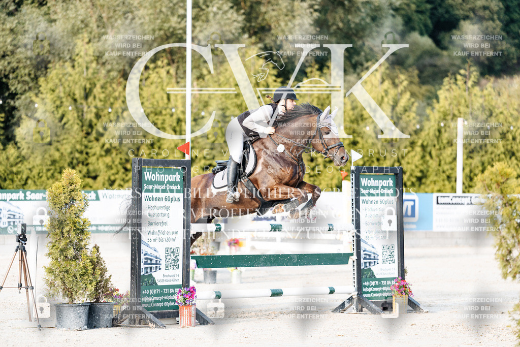 CK900845 | Turnierfotografie Pferdefotografie Trier Rheinland-Pfalz Pferdesport Reitsport Tierfotografie Sportfotografie Pferdevideo Pferdevideografie Equestrianvideography equestrianphotography  - Realisiert mit Pictrs.com
