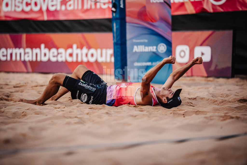 Beachvolleyball | Männer | Allianz German Beach Tour 2025 | Tourstop München | 05.07.2025 | Valentin Schneckenburger jubelt am Boden
