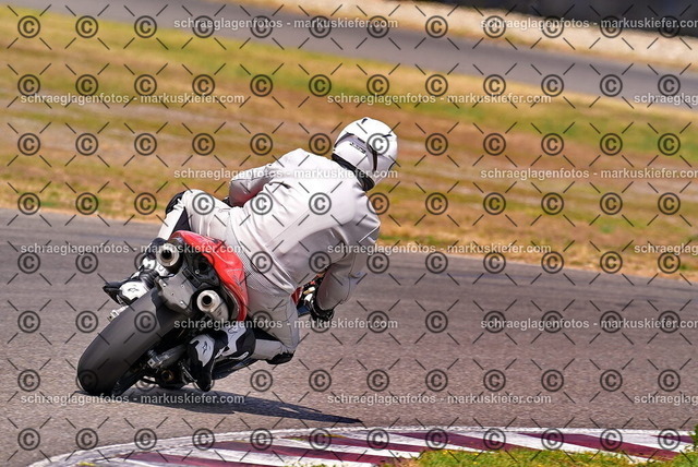 26bt05-1767 | markuskiefer.com - Realisiert mit Pictrs.com