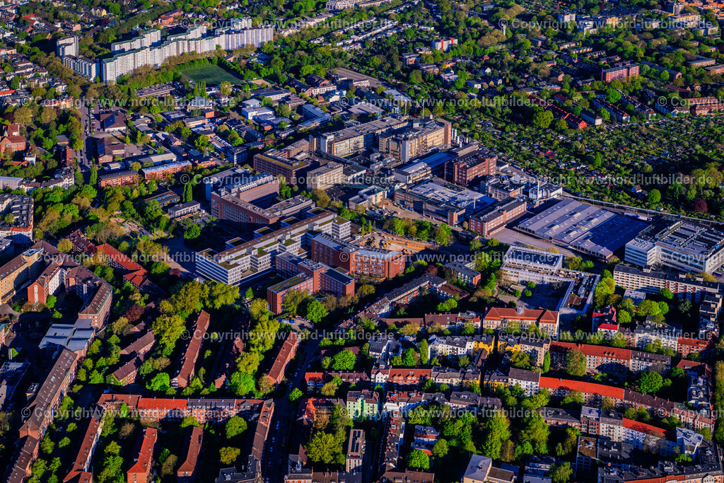 Hamburg_Eppendorf_Beiersdorf_ELS_0026270425_Kopie | HAMBURG 27.04.2025 Gebäude und Produktionshallen auf dem Werksgelände der " Beiersdorf AG " im Orteil Lokstedt in Hamburg, Deutschland. Weiterführende Informationen bei: AUG. PRIEN Bauunternehmung (GmbH & Co. KG),  Beiersdorf AG,  Hadi Teherani Architects GmbH. // Buildings and production halls on the factory premises of " Beiersdorf AG " in the Lokstedt district of Hamburg, Germany. Further information at: AUG. PRIEN Bauunternehmung (GmbH & Co. KG),  Beiersdorf AG,  Hadi Teherani Architects GmbH. Foto: Martin Elsen