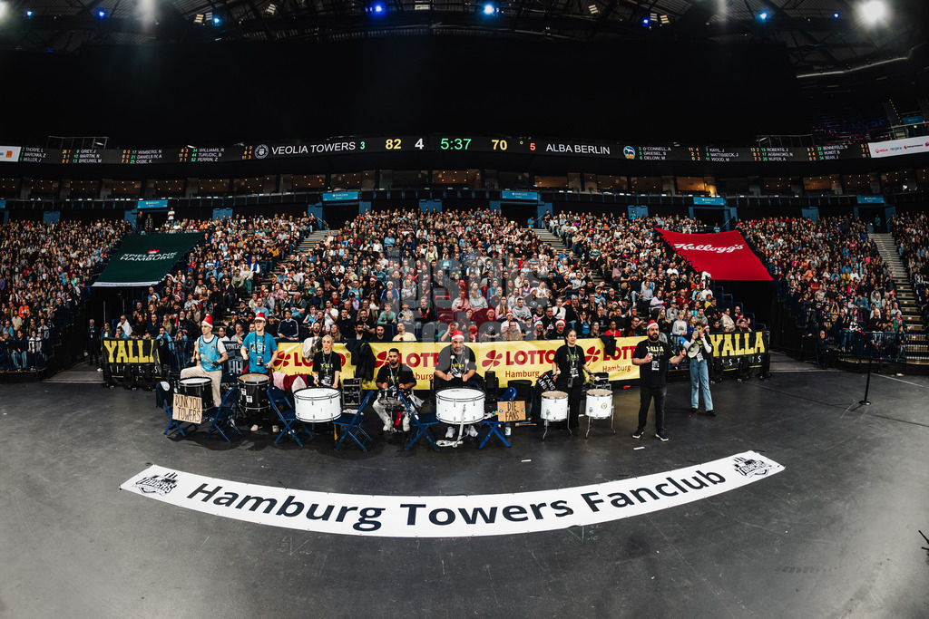 Basketball | Männer | Saison 2025/2026 | easyCredit Basketball Bundesliga | Veolia Towers Hamburg vs. ALBA BERLIN | 14.12.2025 | Fanclub Towers Yalla Risters