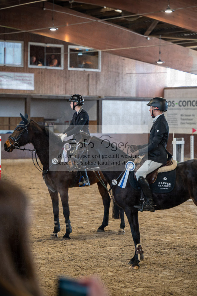 Hallenreittunier Voxtrup 2023 | Entdecke hochwertige Reitturnierfotos von Foto Oger. Professionell, emotional und authentisch – jetzt Lieblingsmomente im Shop bestellen.Deutschlandweite Turnierfotografie. - Realisiert mit Pictrs.com