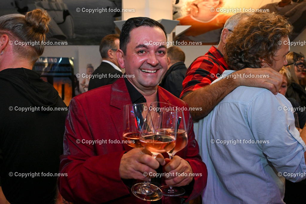 Lassts mas sche griassn_ 2 Tagesbart_ 31.10.2024-117 | bilder, linz, oberösterreich, österreich, europa, photo, foto, tiere, hunde, landwirtschaft, landschaft, politik, wirtschaft, wissenschaft, industrie, verkehr, medizin, society, fodo.news