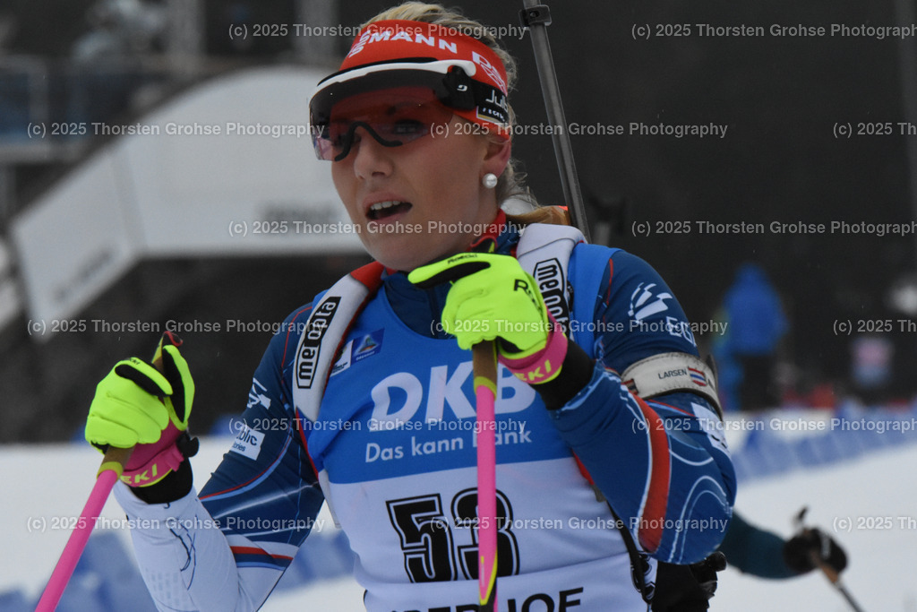 IBU WC Biathlon Oberhof 2018 | CHARVATOVA Lucie (CZE) im Ziel (Platz 71); IBU WC Biathlon Oberhof 2018, 7.5 km Sprint Frauen am 04.01.2018 in der DKB Ski Arena in Oberhof, (Deutschland) - Realisiert mit Pictrs.com
