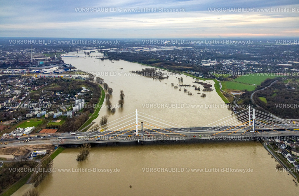 Duisburg231203449 | Luftbild vom Weihnachtshochwasser 2023 am Rhein, der Rhein tritt nach starken Regenfällen über die Ufer,  Alt-Homberg, Duisburg, Ruhrgebiet, Niederrhein, Nordrhein-Westfalen, Deutschland