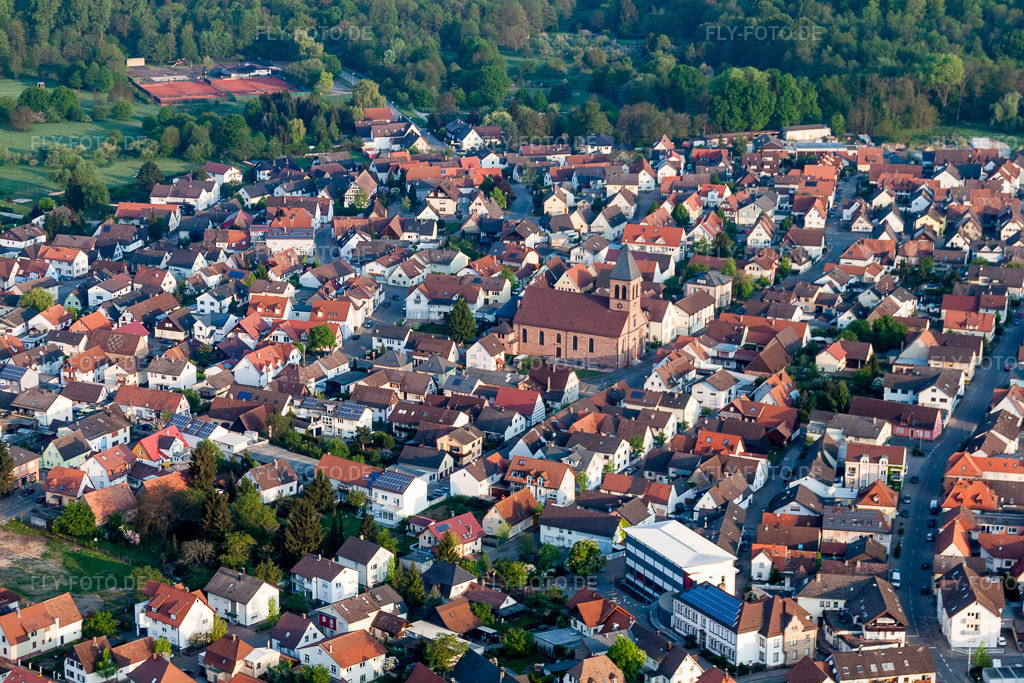 Luftbild: Kirchengebäude in Ötigheim im Bundesland Baden-Württemberg in Deutschland. Foto: IMG_40290.jpg vom 22.04.2011 durch Werner Riehm/FLY-FOTO.de