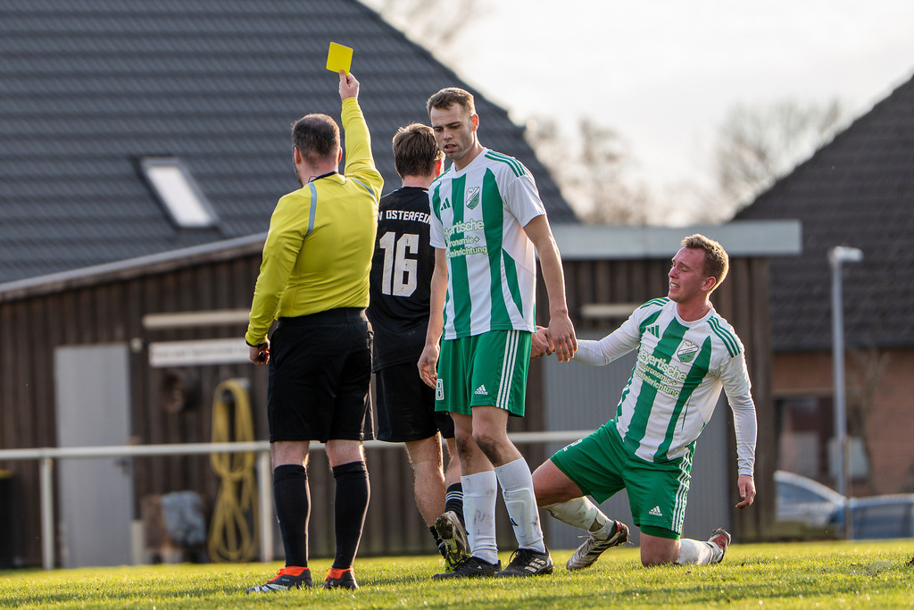 Fußball I Herren I Saison 2025-2026 I Bezirksliga Weser-Ems 4 I 21. Spieltag I TuS Lutten - SW Osterfeine I 4518 | Schiedsrichter / Schiri  - Realisiert mit Pictrs.com