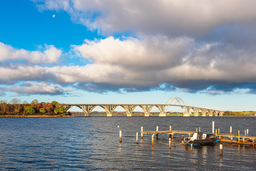 Die Brücke Dronning Alexandrines Bro zwischen Seeland und Mön in Dänemark | Die Brücke Dronning Alexandrines Bro zwischen Seeland und Mön in Dänemark.