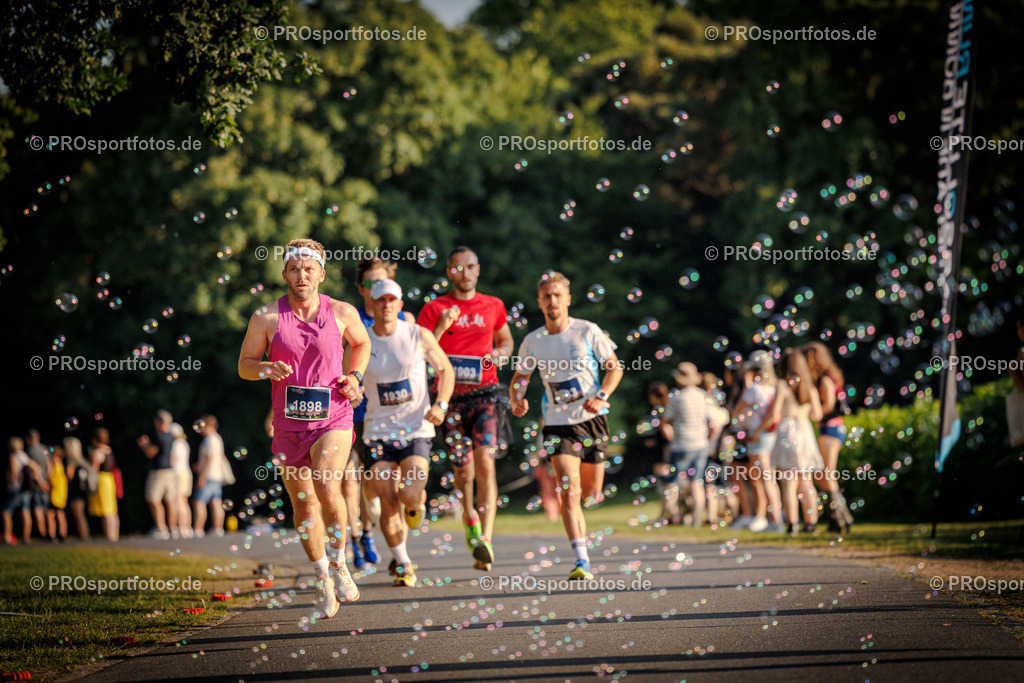 Sparda-Bank Nachtlauf Bonn; Bonn, 18.06.2025 | Impressionen vom Sparda-Bank Nachtlauf Bonn am 18.06.2025 in Bonn (Nordrhein-Westfalen). 
