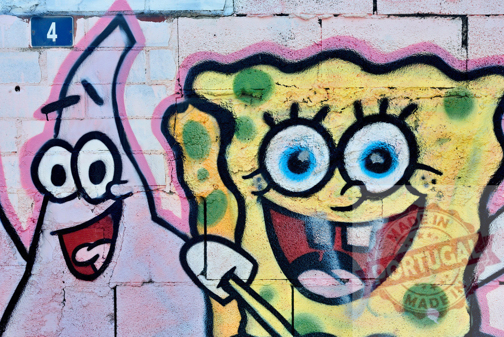 Spongebob Squarepants and Patrick Star graffiti smiling on a brick wall | Spongebob and Patrick are depicted in a colorful graffiti on a brick wall, bringing joy and nostalgia to fans of the popular cartoon - Realisiert mit Pictrs.com