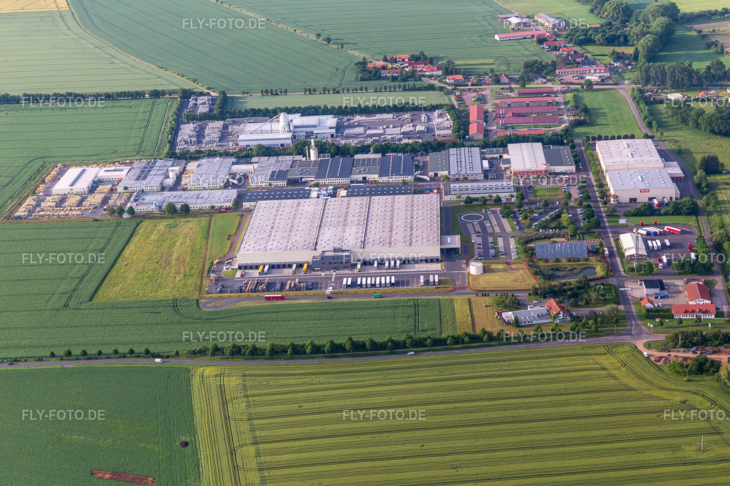 Finger Beton Sonneborn GmbH & Co. KG, JTJ Sonneborn Industrie GmbH | Luftbild: Finger Beton Sonneborn GmbH & Co. KG, JTJ Sonneborn Industrie GmbH in Sonneborn im Bundesland Thüringen in Deutschland. Foto: IMG_007634.jpg vom 15.06.2021 durch Werner Riehm/FLY-FOTO.de - Realisiert mit Pictrs.com