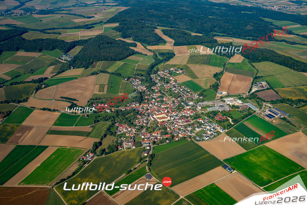 Die Luftaufnahme Schweinspoint - Marxheim wurde 2021 mittels Flugzeug (keine Drohne) erstellt. Hohe Auflösung -für große Poster und Wandbilder geeignet!