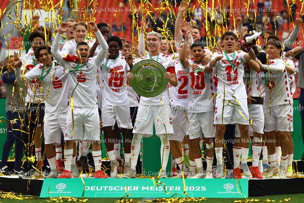 NH_Bayer04LeverkusenU19_1FCKölnU19_U19DFBNachwuchsliga_18052025 | Die 1. FC Köln U19 feiert die Deutsche Meisterschaft der A-Junioren.Fußball I Junioren I U19 DFB-Nachwuchsliga I Saison 2024-2025 I Deutsche Meisterschaft U19, Finale I Bayer 04 Leverkusen U19 - 1. FC Köln U19 I 18.05.2025 I BayArena
